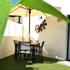La Palmera: Beachfront With Pool View Apartment